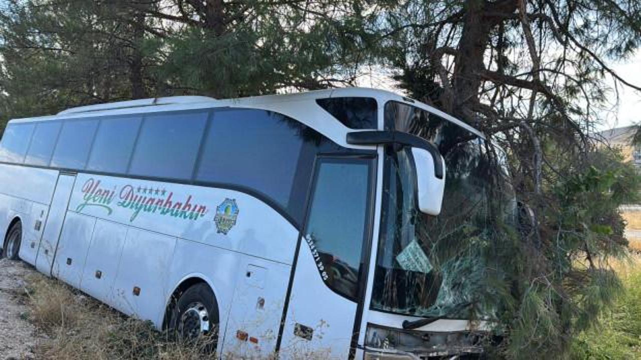 Adıyaman'da yolcu otob&uuml;s&uuml; kaza yaptı! 4 &ouml;l&uuml;!