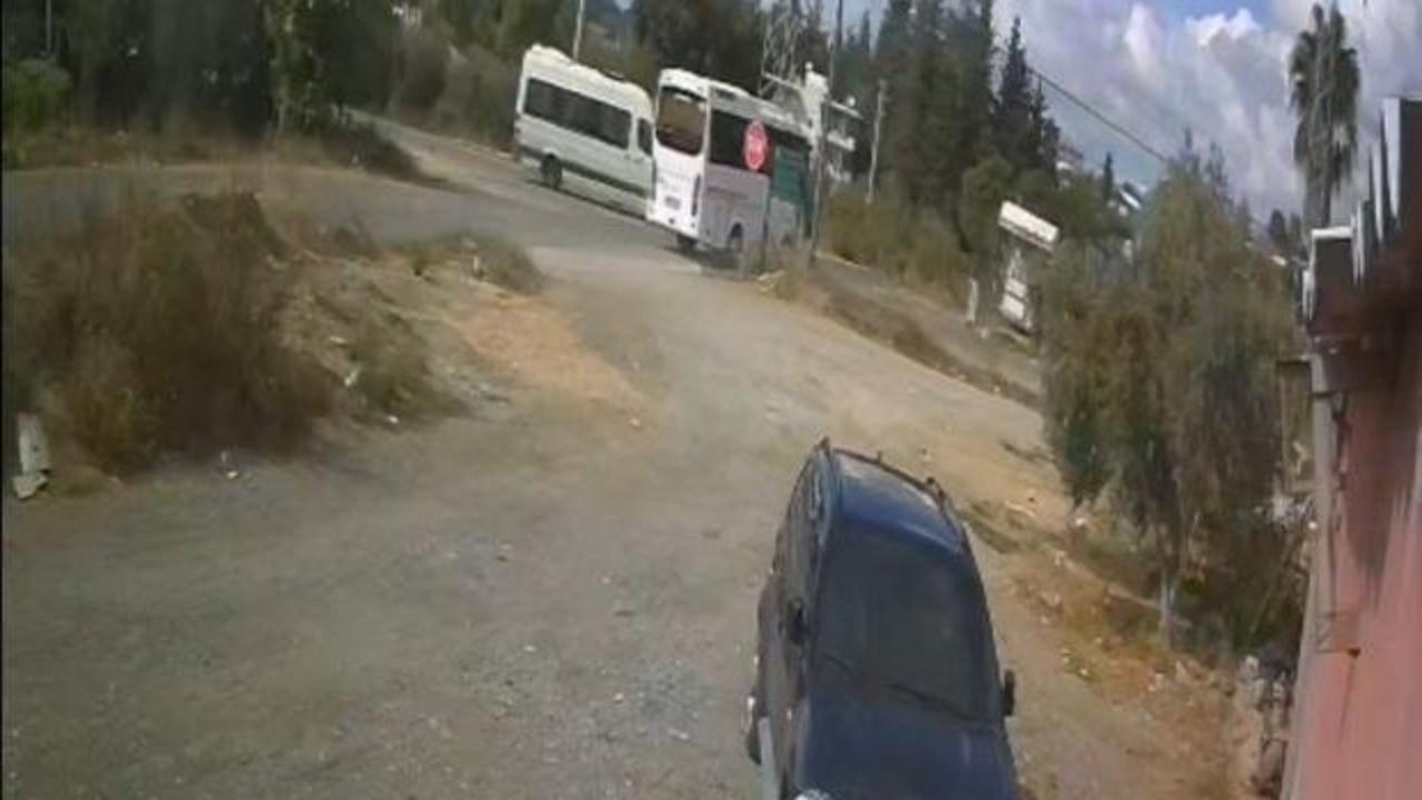 Okul servisiyle midibüs çarpıştı: 7 öğrenci yaralandı!