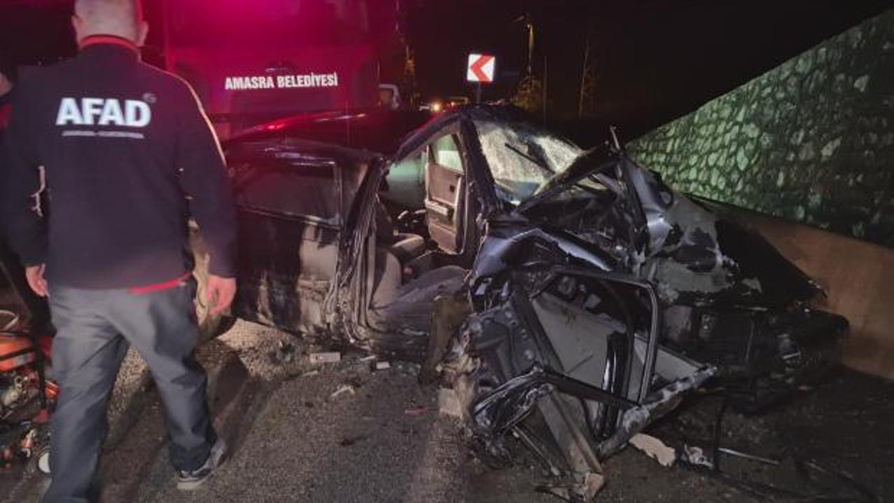 Bartın'da otomobil bariyerlere çarptı: 4 yaralı