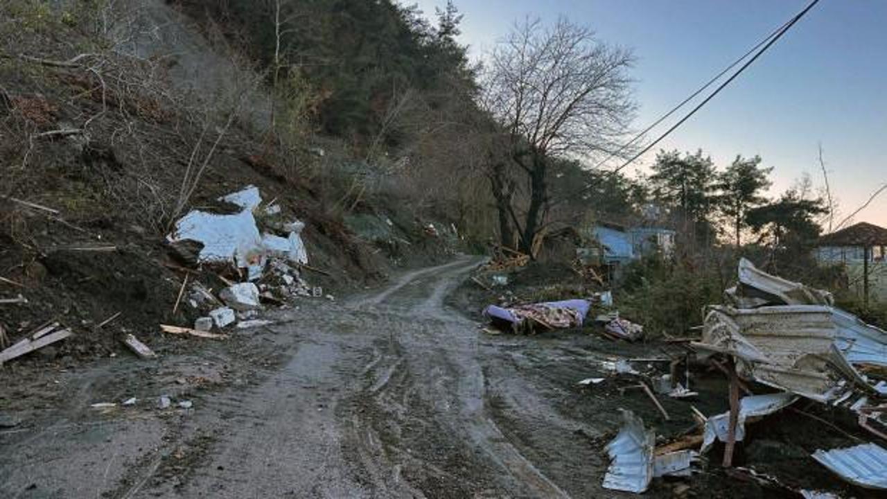 Hatay'da toprak kayması can aldı: Kepçe operatörü uçuruma yuvarlandı