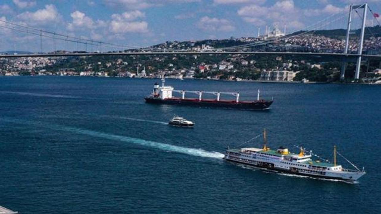 İstanbul Boğazı'nda arızalanan kargo gemisi demirletildi