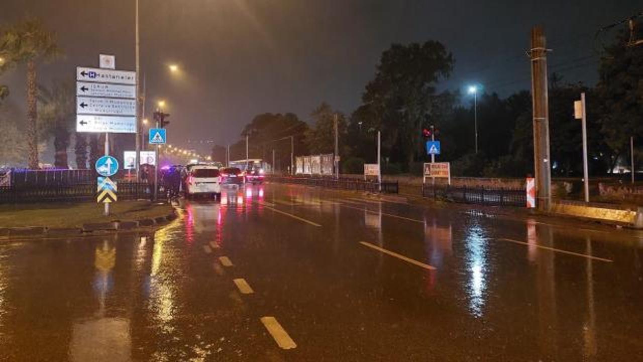 Kamyonetin &ccedil;arptığı 2 &ccedil;ocuk hayatını kaybetti