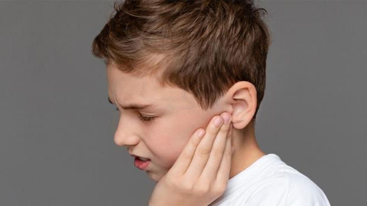 Kulak ağrısı deyip ge&ccedil;meyin! &Ccedil;ocuklarda işitme kaybına neden olabilir