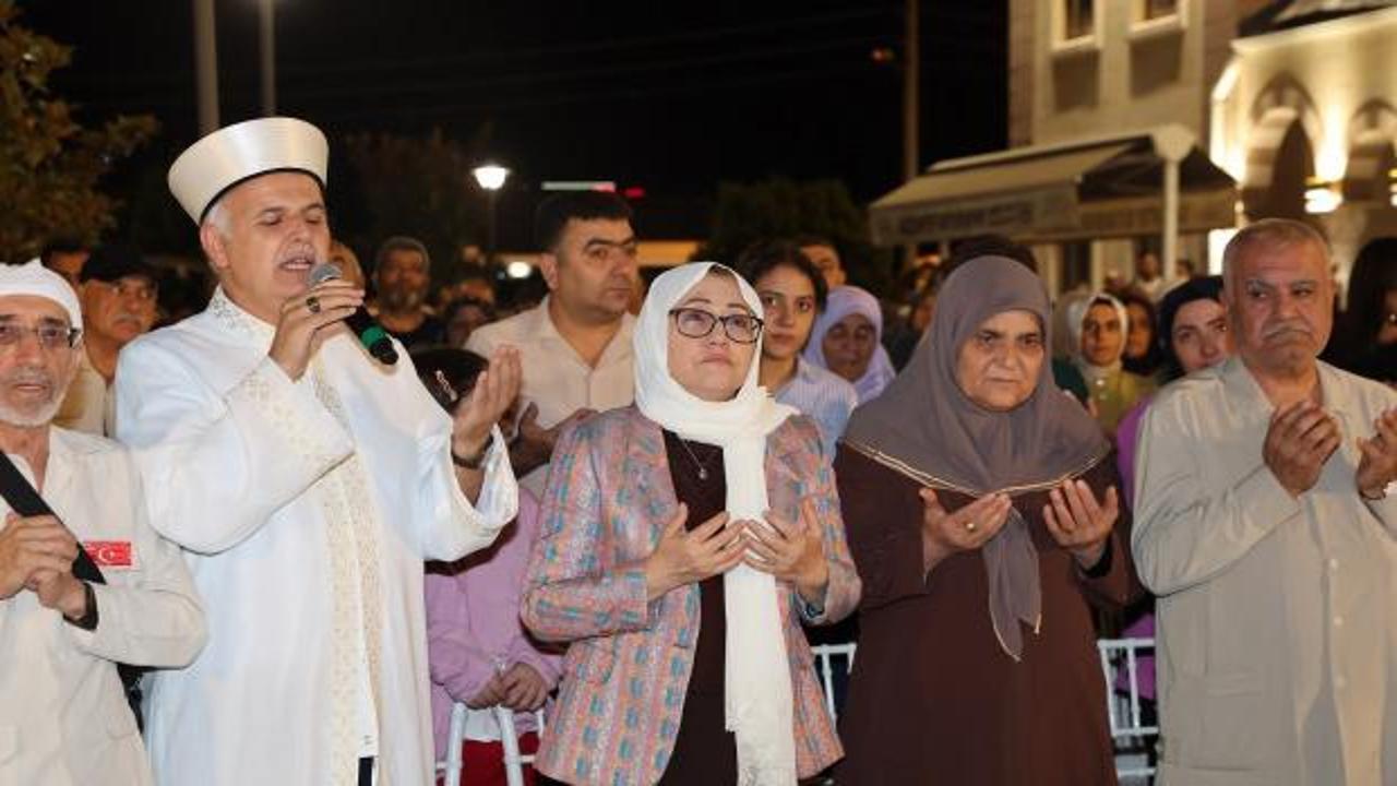 Umreye gönderilen 41 yıllık evli çiftler için uğurlama töreni yapıldı