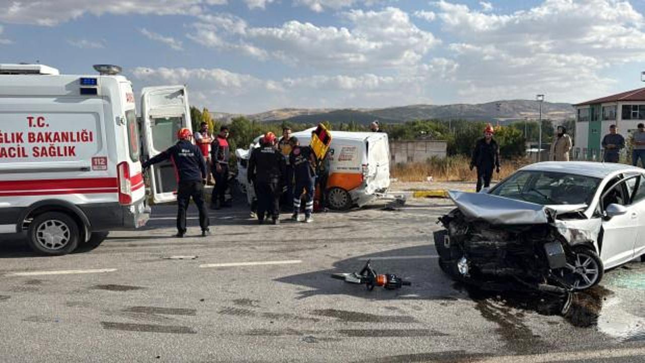 Sivas'ta feci kaza: 1 ölü, 4 yaralı! 