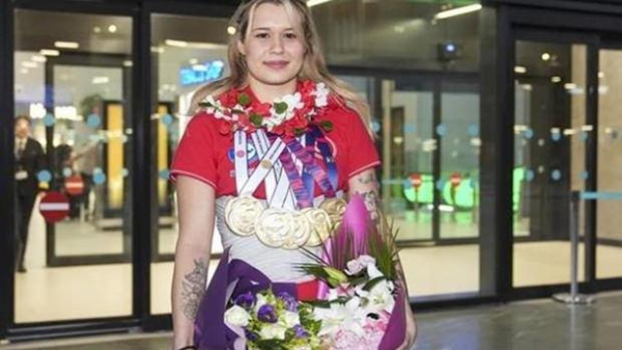 Türk spor tarihine geçen milli yüzücü: Defne Kurt