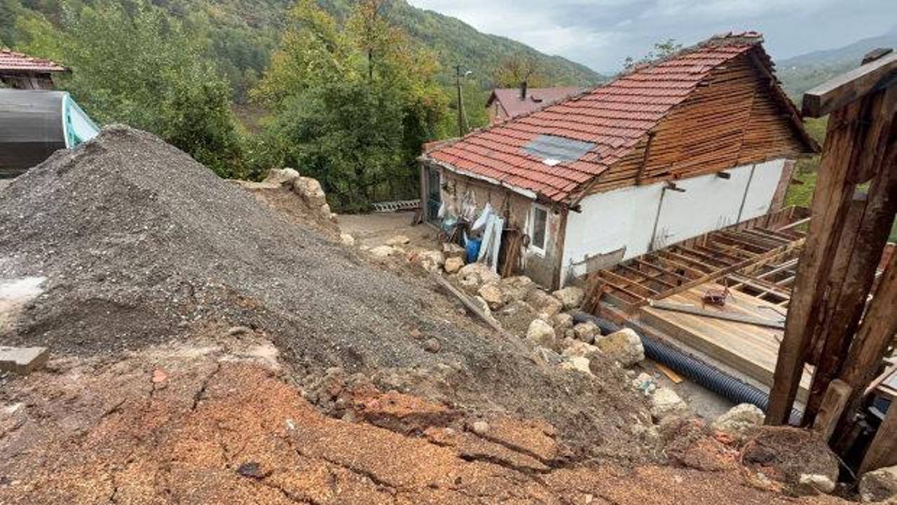 Bartın'da heyelan: 2 ev tahliye edildi! 