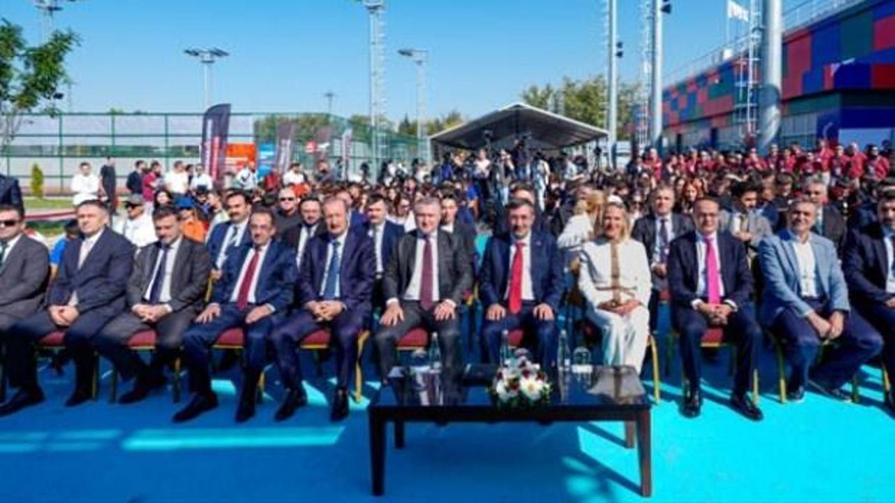 Bakan Bak: "Türk tenisi için önemli bir adım"