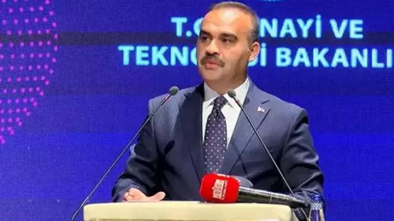 Bakan Kacır'dan şampiyon öğrencilere tebrik!