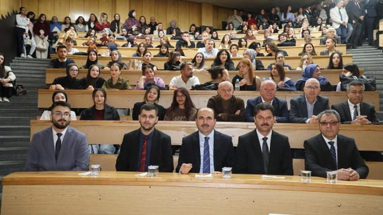 Başkan Altay üniversite öğrencileri ile buluştu