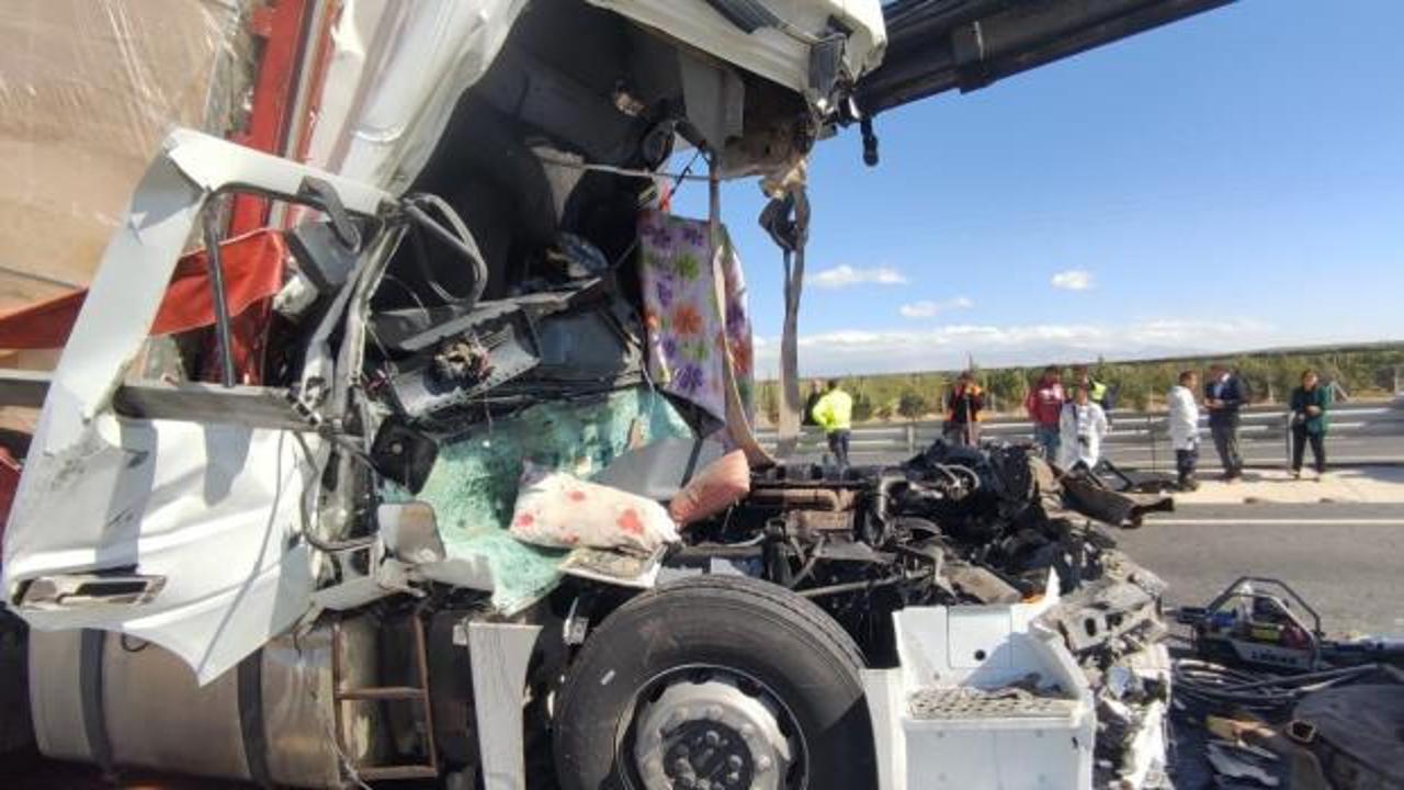 Ereğli'de 2 tır ve 1 minibüs çarpıştı: 1 ölü, 3 yaralı