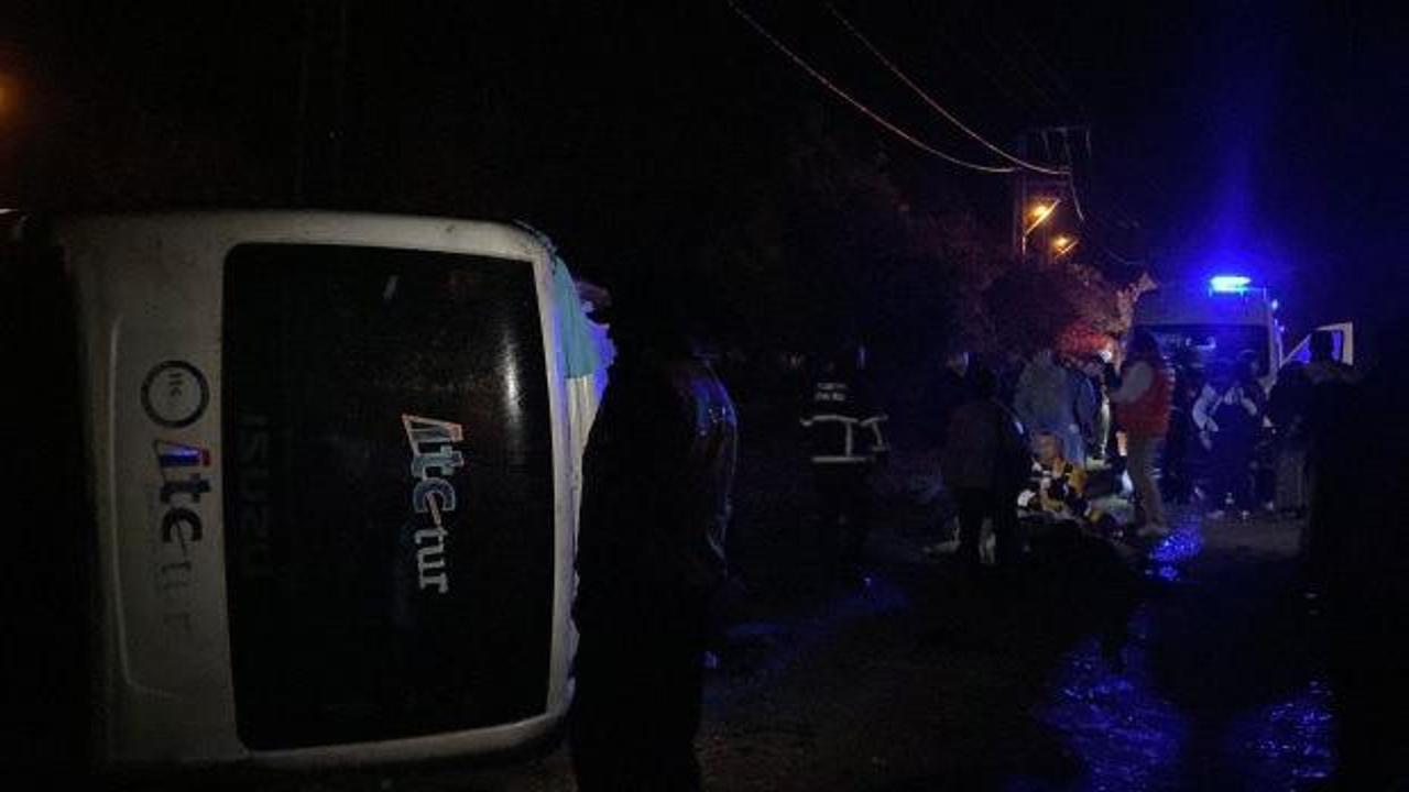 Kastamonu'da tur midibüsü devrildi: 25 yaralı