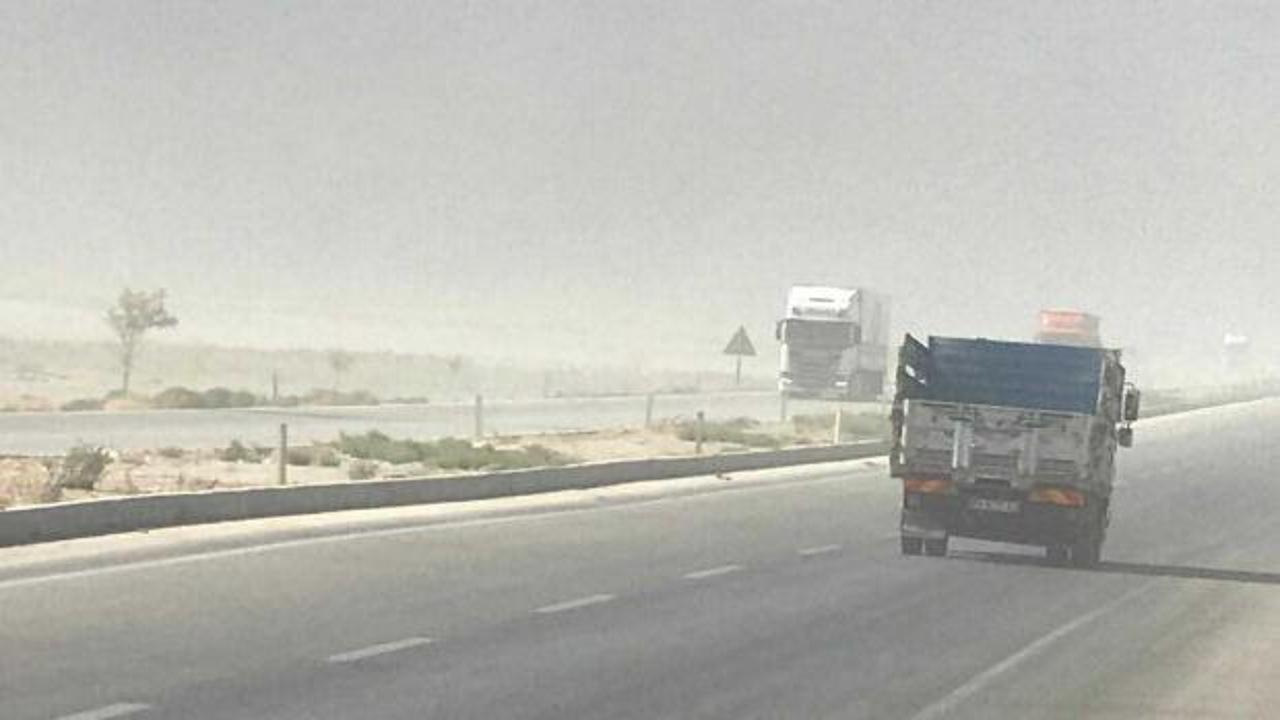 Konya'da kum fırtınası: Görüş mesafesi 20 metreye düştü