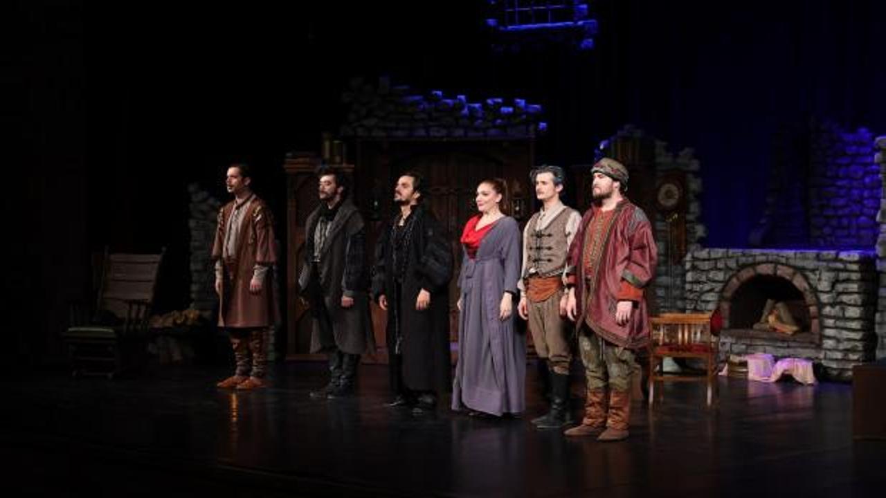 "Gazele-Uzun Gece" Gaziantep Şehir Tiyatrosu'nda sahnelendi 