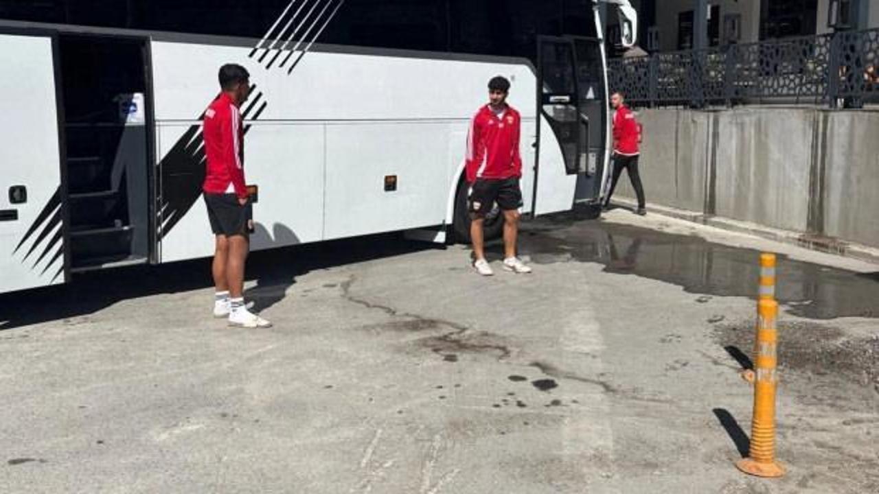 Süper Lig'in eski ekibi 3500 TL'lik hesabı ödeyemedi: Futbolcular rehin kaldı