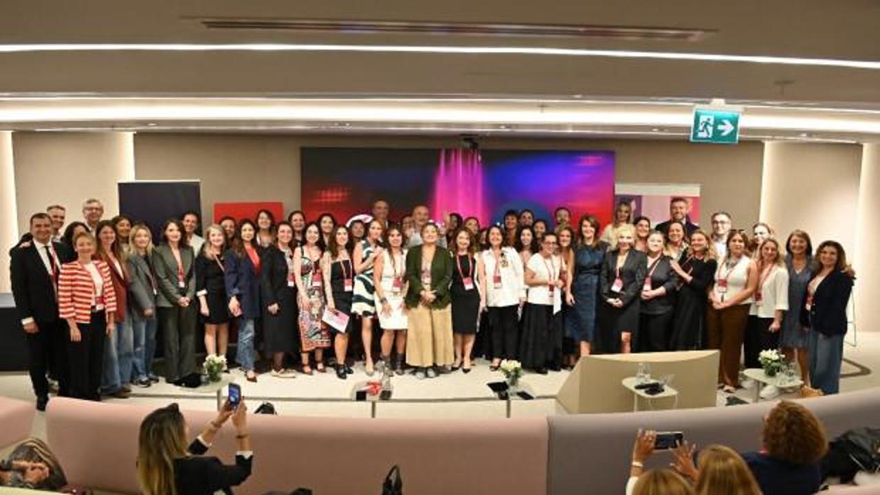 Yenidenbiz Derneği 10. yılında &ldquo;Değer Yaratanlar&rdquo;ı onurlandırdı