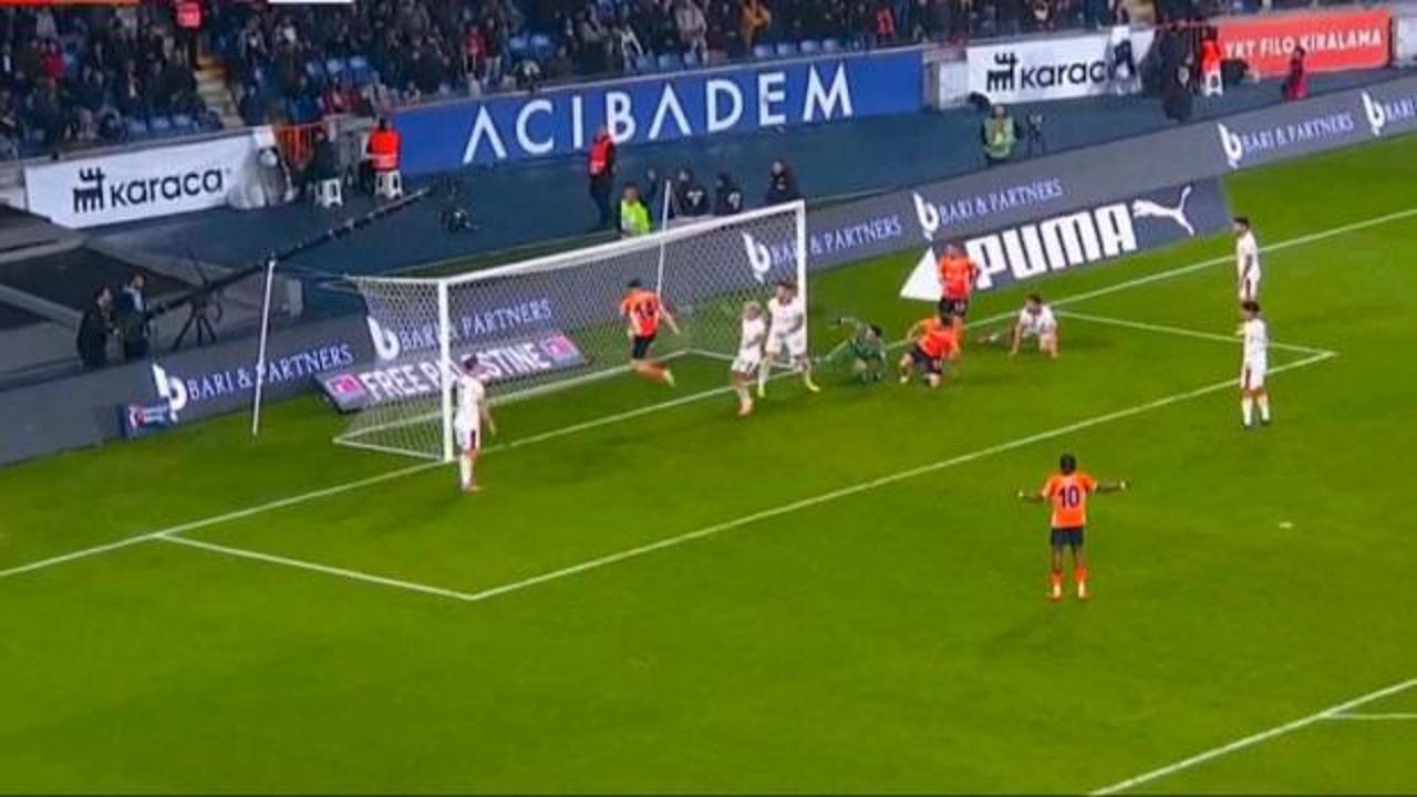 Başakşehir - Galatasaray maçında tartışmalı pozisyon! Gol 4 dakika incelenip iptal edildi