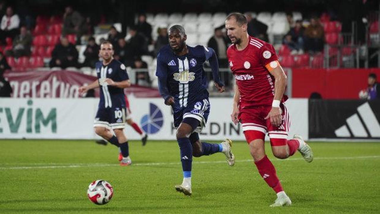 Derbide 1 kırmızı kart 4 gol! Servet Çetin ilk maçını kazandı