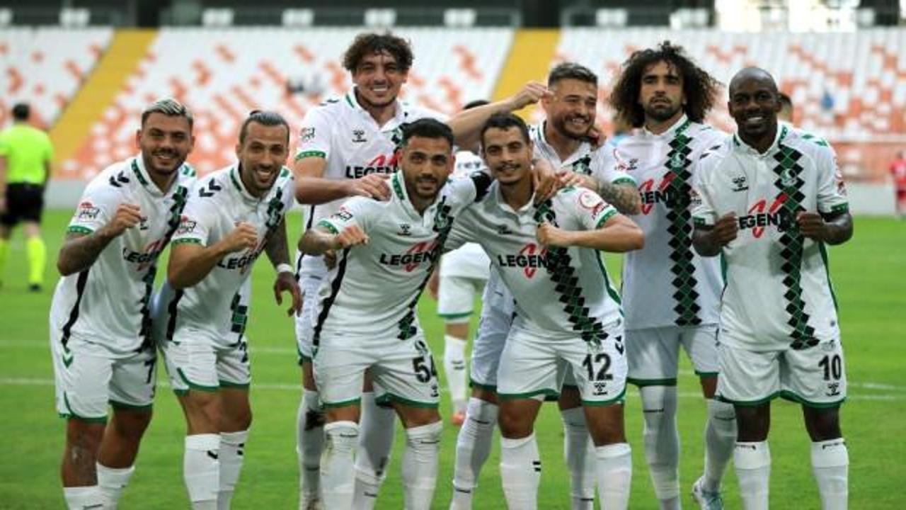 Efsane golcü Türkiye'ye ısındı! 6-0'lık maça 3 golle damga vurdu