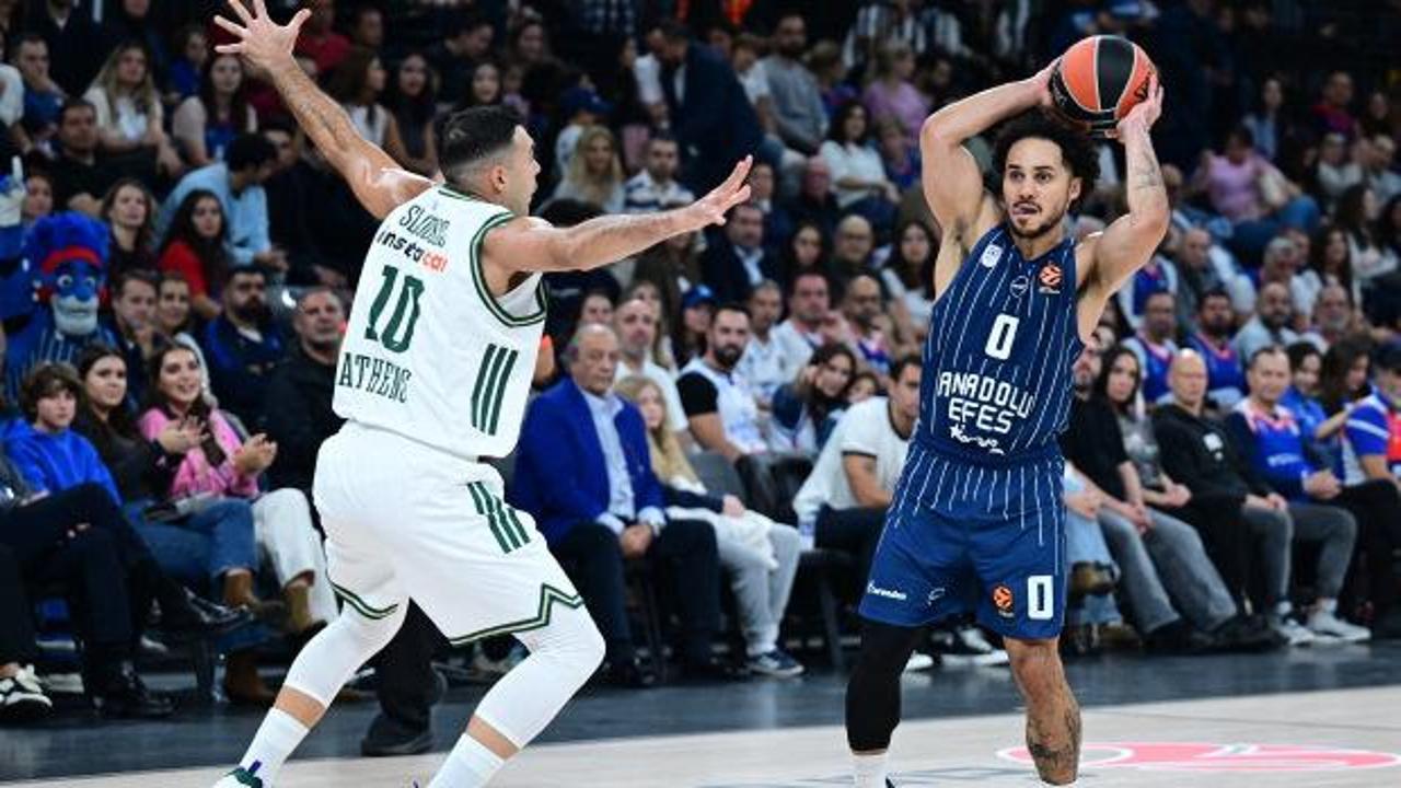 Ergin Ataman, Anadolu Efes'i Cedi'yle yıktı