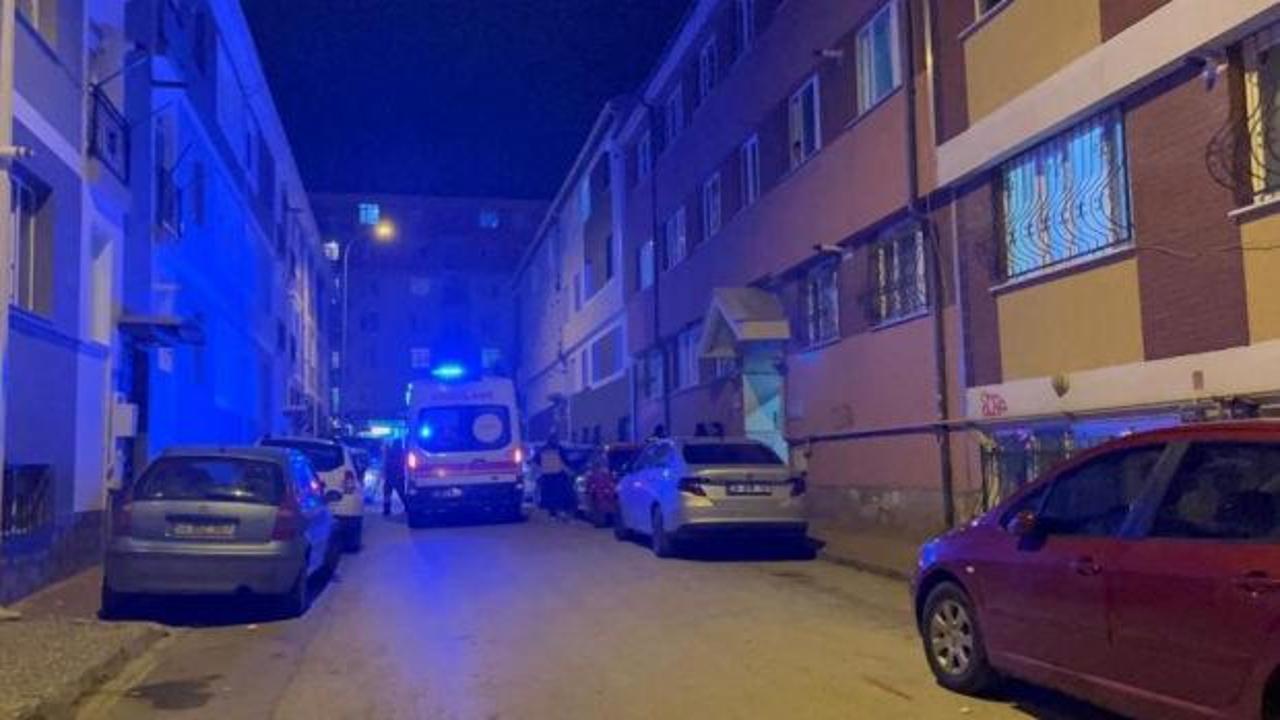 Kötü koku ihbarı üzerine gelen ekipler, yaşlı adamı evinde ölü buldu