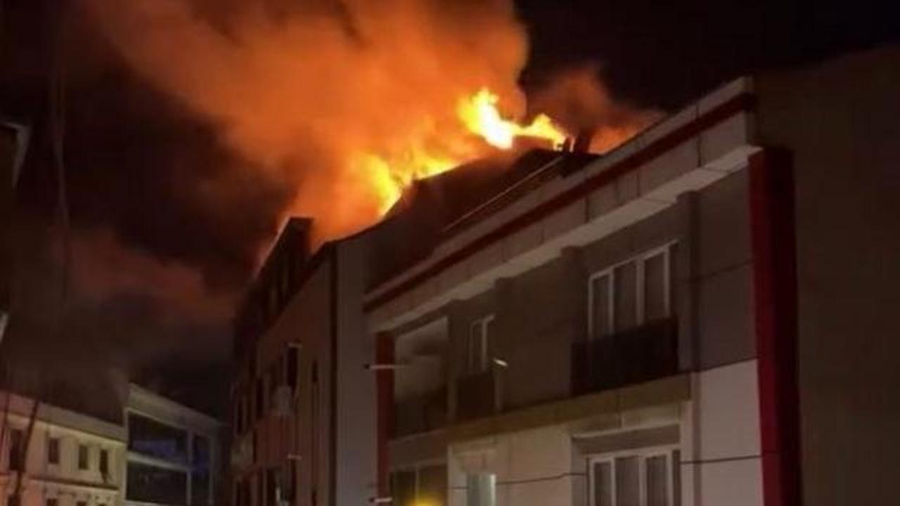Küçükçekmece’de korkutan yangın: Alevler yan binalara sıçradı