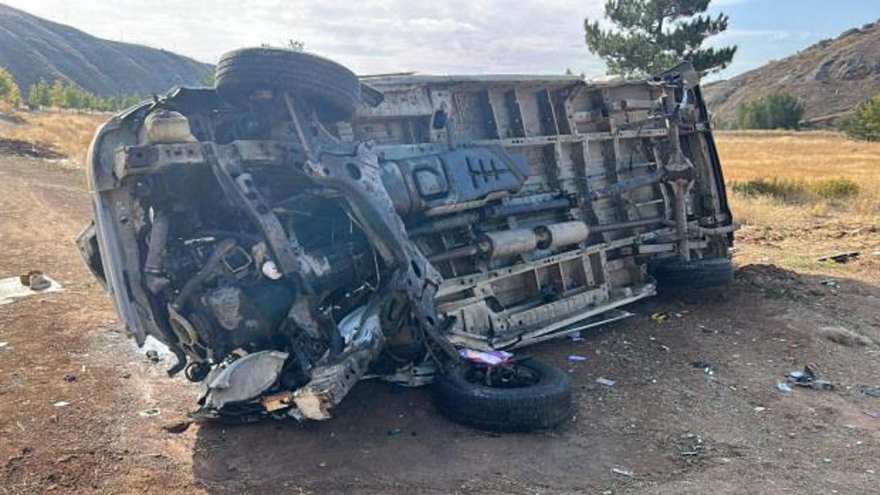 Minibüs, istinat duvarından düştü: 4 yaralı