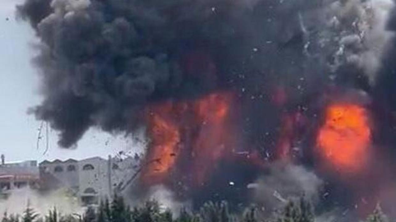 Avrupa &uuml;lkesinde patlama! 3 &ouml;l&uuml; ve &ccedil;ok sayıda yaralı var! 