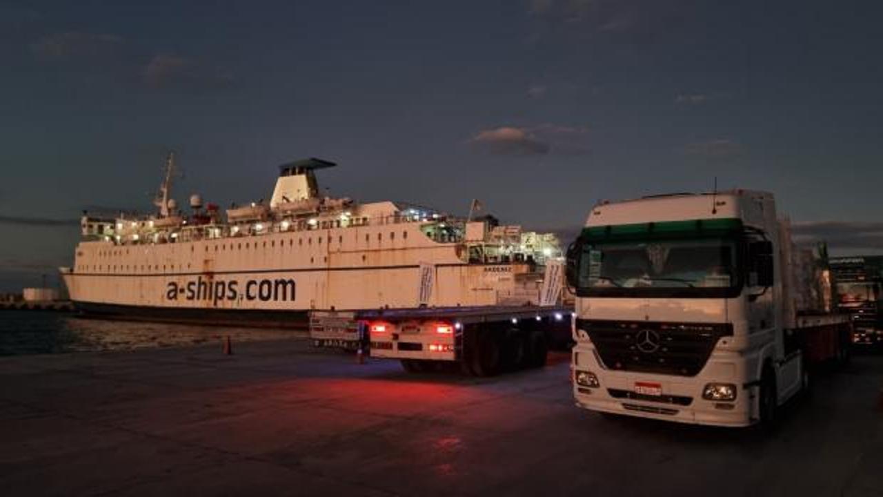 T&uuml;rkiye'nin 25 insani yardım TIR'ı Refah'a hareket etti
