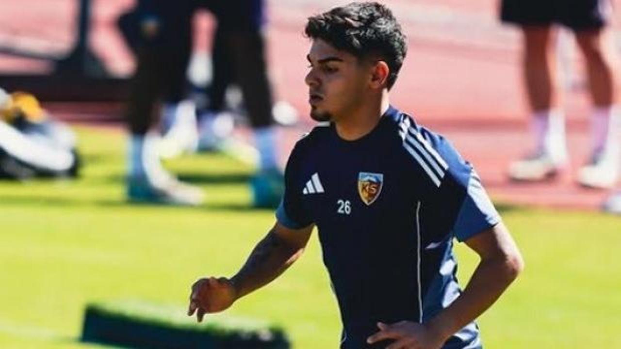 U19'da yıldızlaşmıştı: 2007 doğumlu futbolcu A Takım'a çıkarıldı