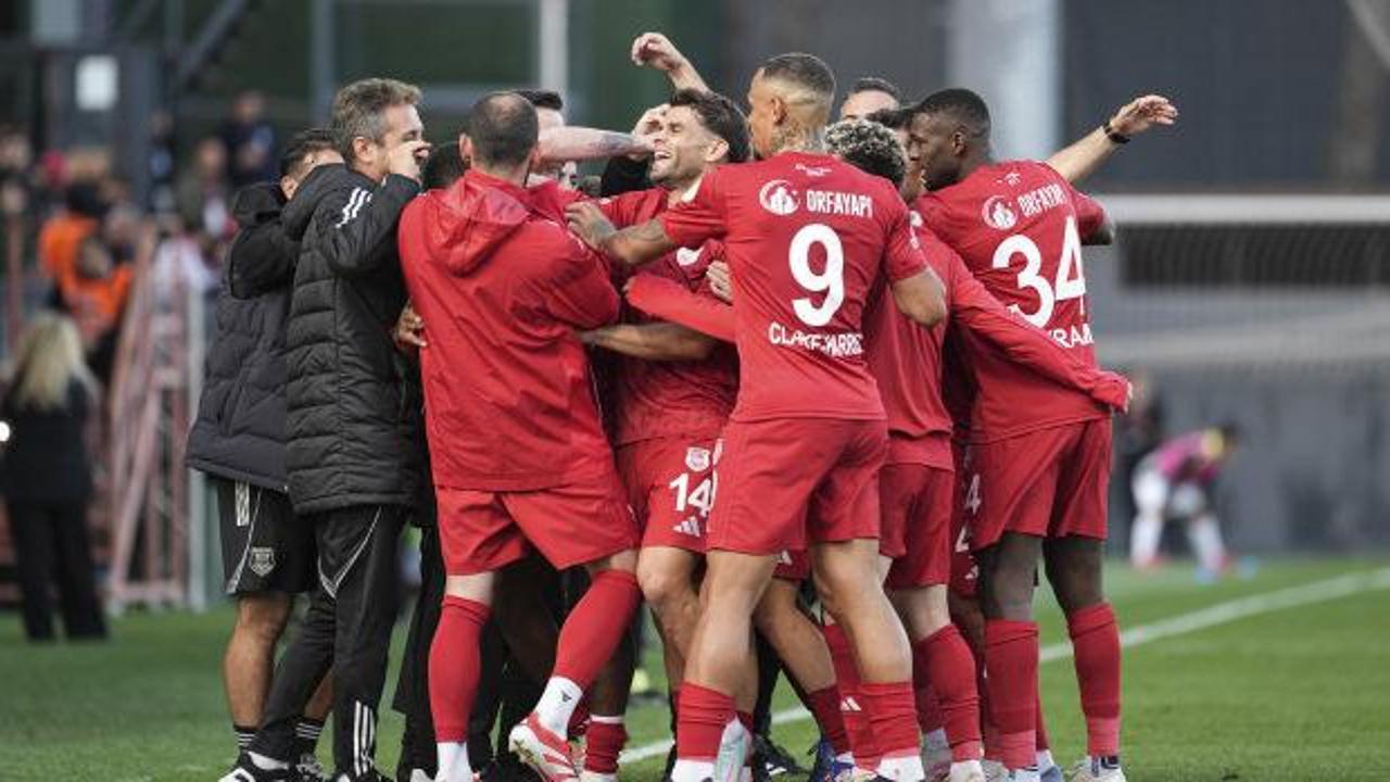 1. Lig ekibi rakibine gol yağdırarak liderliğe yükseldi
