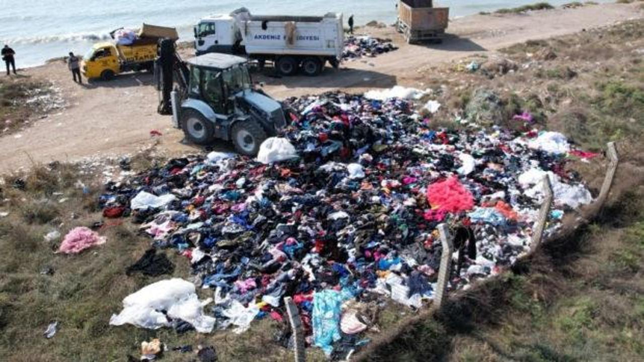 Mersin'de sahilde skandal görüntü: Çöplüğe döndü