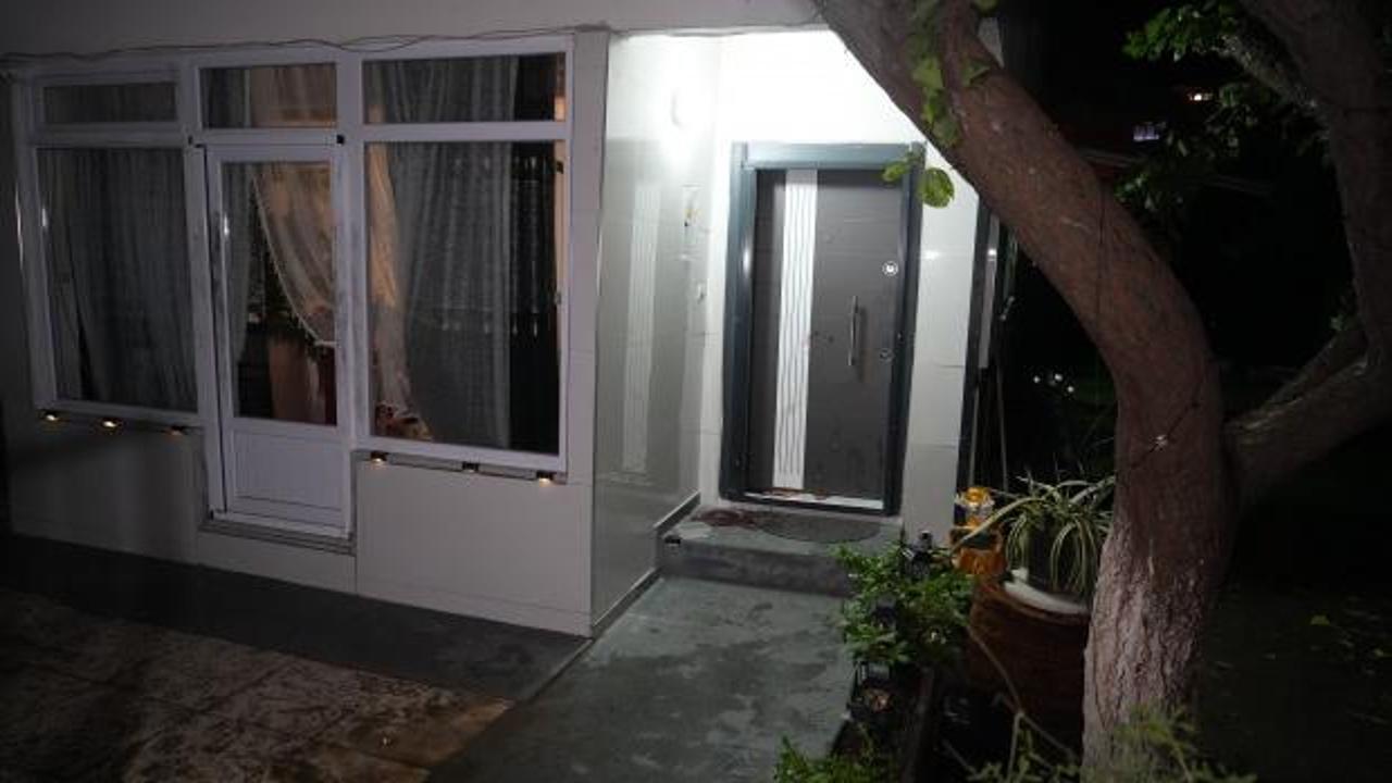 Balıkesir'de esrarengiz olay! Kapıdaki leke cesede götürdü