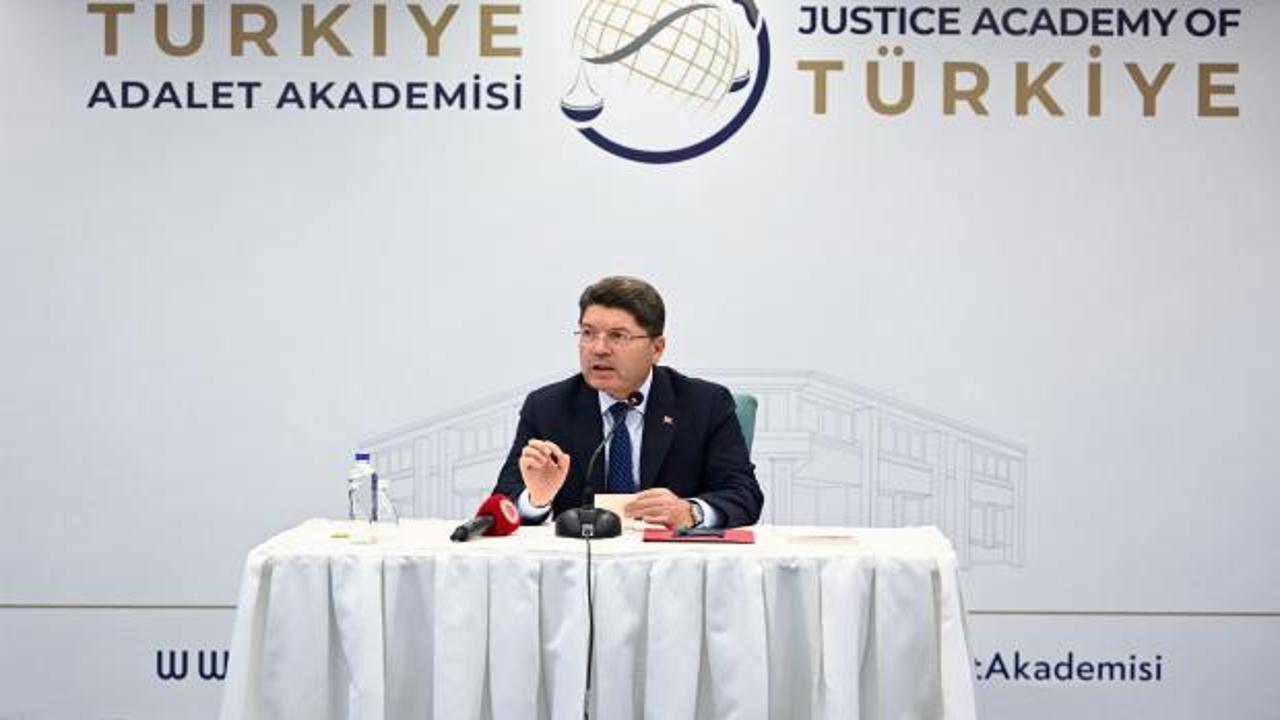 Adalet Bakanı Tunç, hakim-savcı yardımcılarıyla bir araya geldi