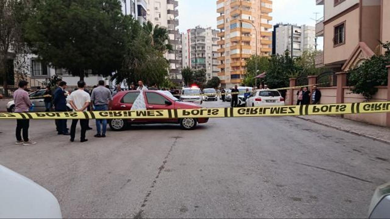 Adana'da bir kişi otomobilde ölü bulundu; Vücudunda darp izleri tespit edildi