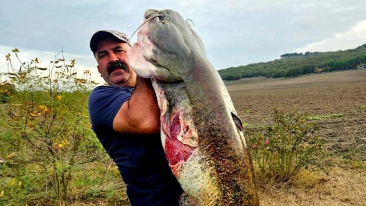 Boyundan büyük balık yakaladı, kilosunu öğrenince sevinçten havalara uçtu