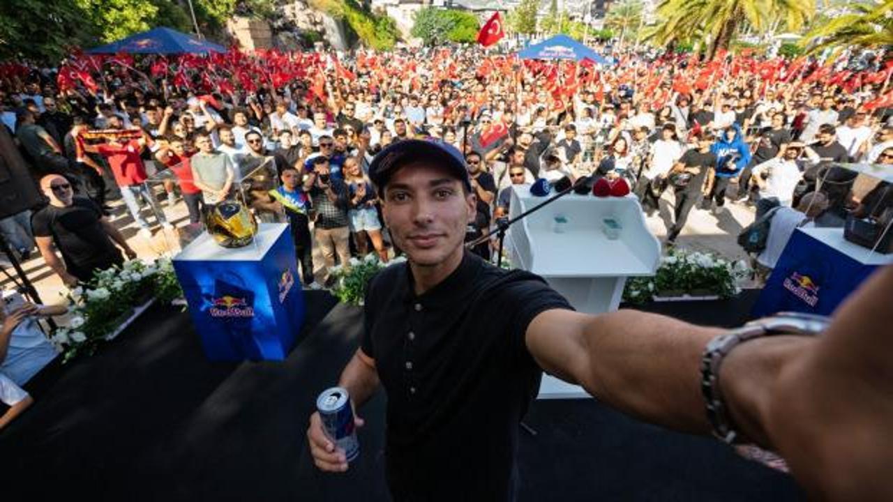 Dünya şampiyonu Toprak Razgatlıoğlu, Alanya’da coşkuyla karşılandı