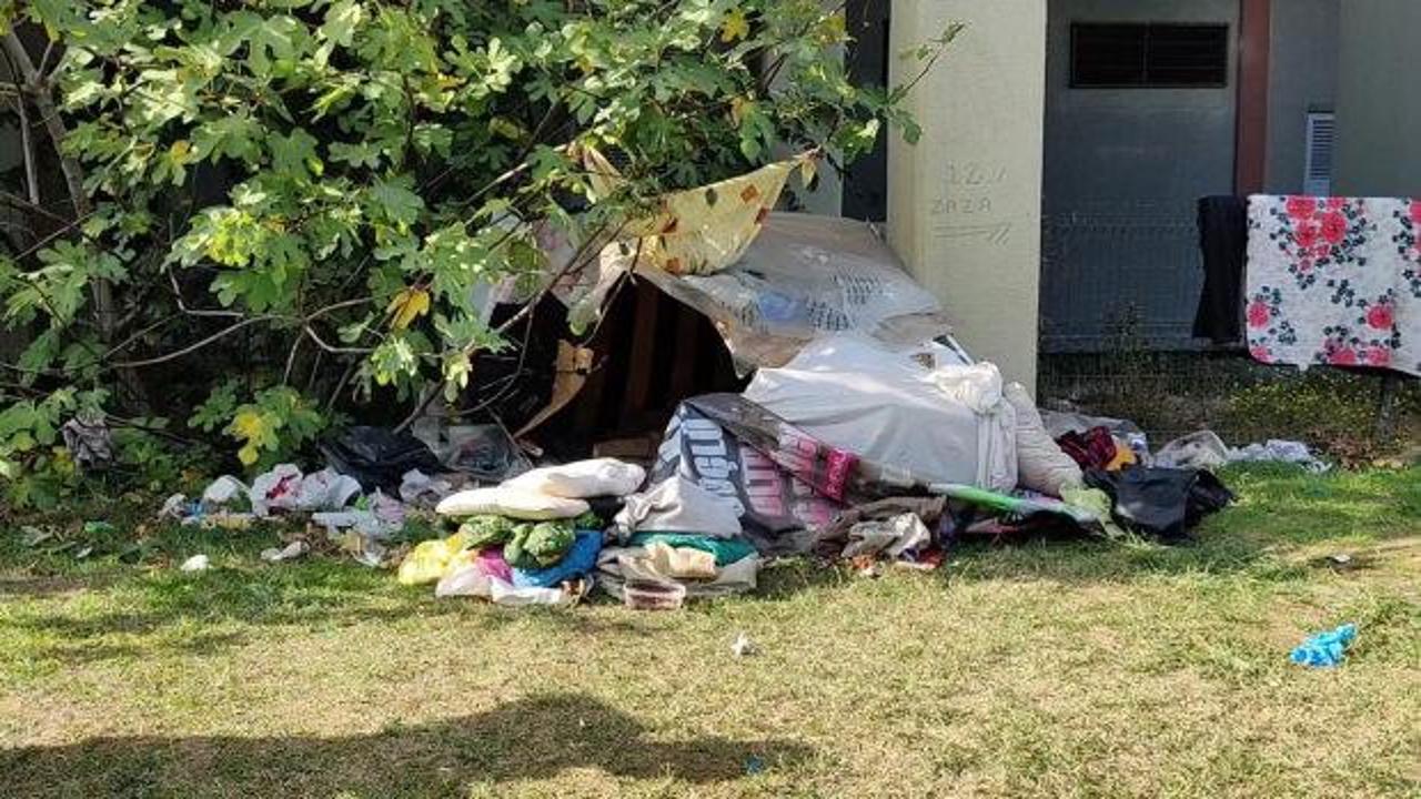 Ey&uuml;psultan&rsquo;da tramvay durağının yanında kalan bir kişi &ouml;l&uuml; bulundu