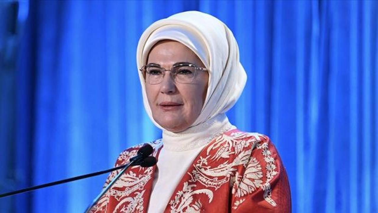 Galata Kulesi'ne yansıtıldı: Emine Erdoğan'dan dikkat çeken mesaj
