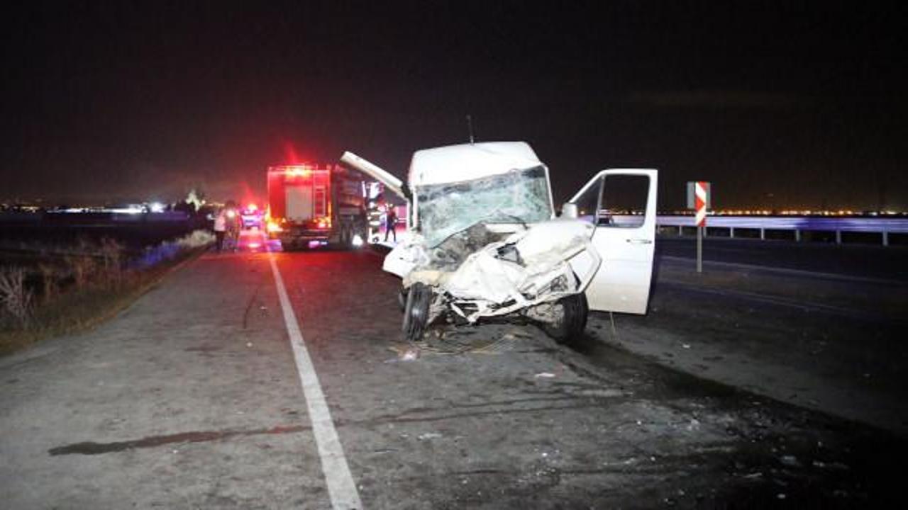 Hatay'da feci kaza sonrası can pazarı: 14 yaralı