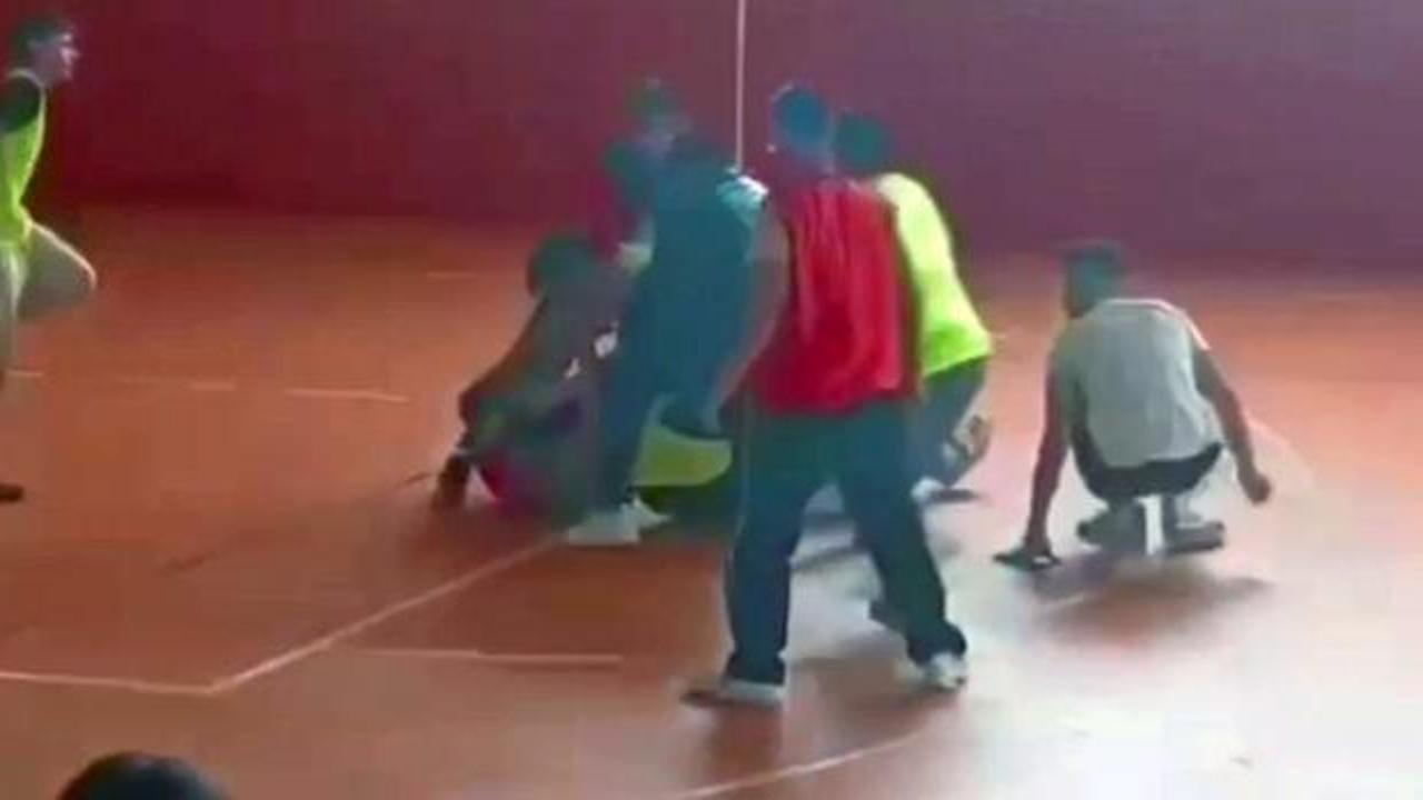 Konya'da akran zorbalığı okul dışına taştı: Bıçaklanan çocuğa 30 dikiş atıldı!