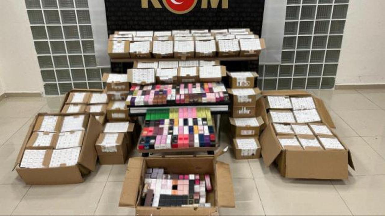 Otomobilinde 2 bin 710 şişe gümrük kaçağı parfümle yakalandı
