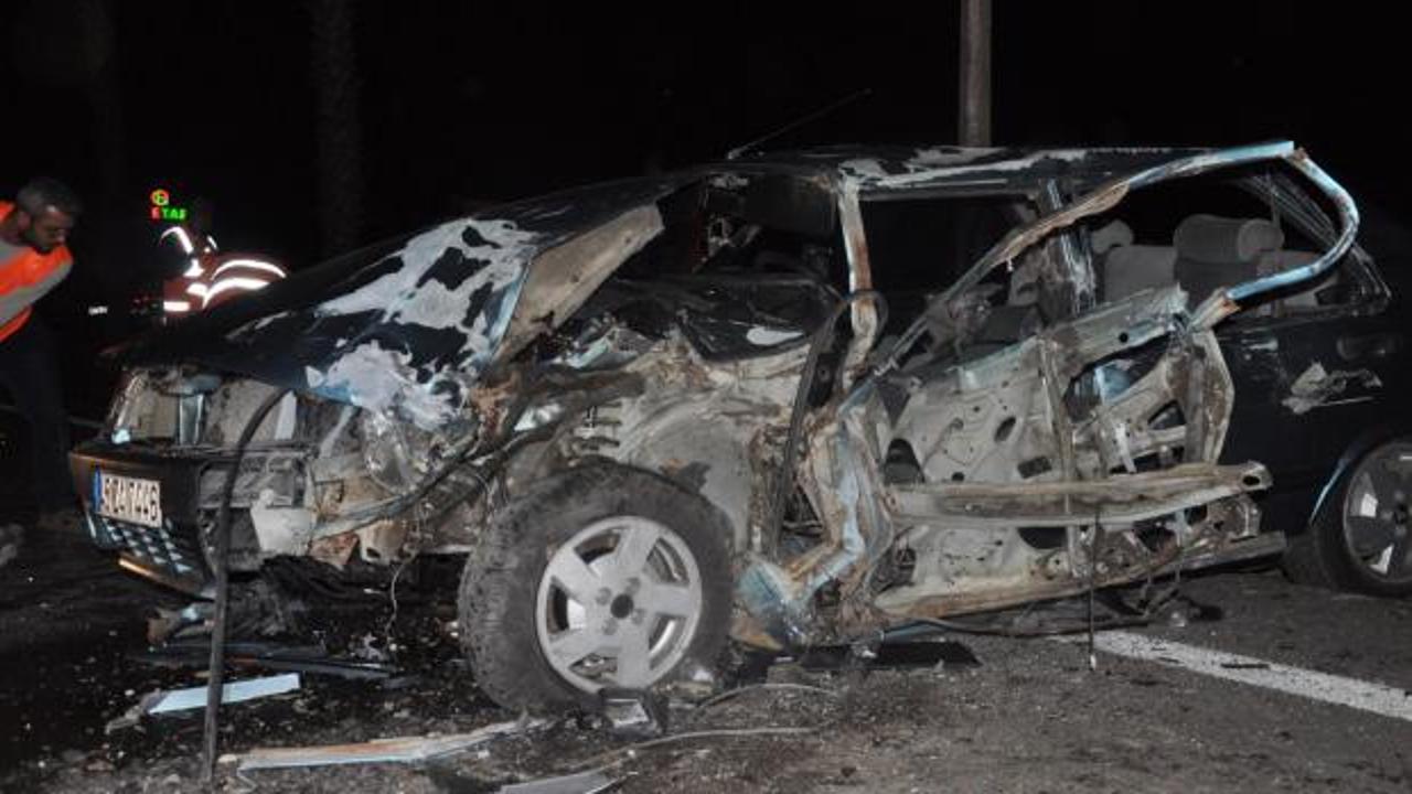 Otomobille pikap &ccedil;arpıştı! 6 kişi yaralandı