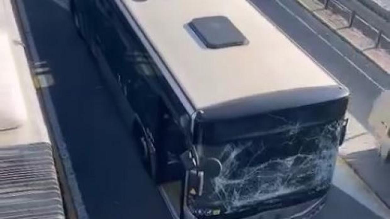 Son dakika: Sefaköy'de metrobüsler çarpıştı! Yaralı var