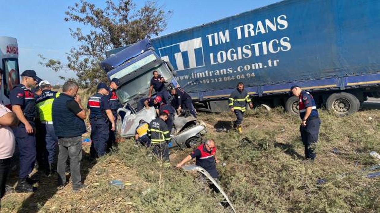 TIR ile çarpışan otomobilin sürücüsü öldü