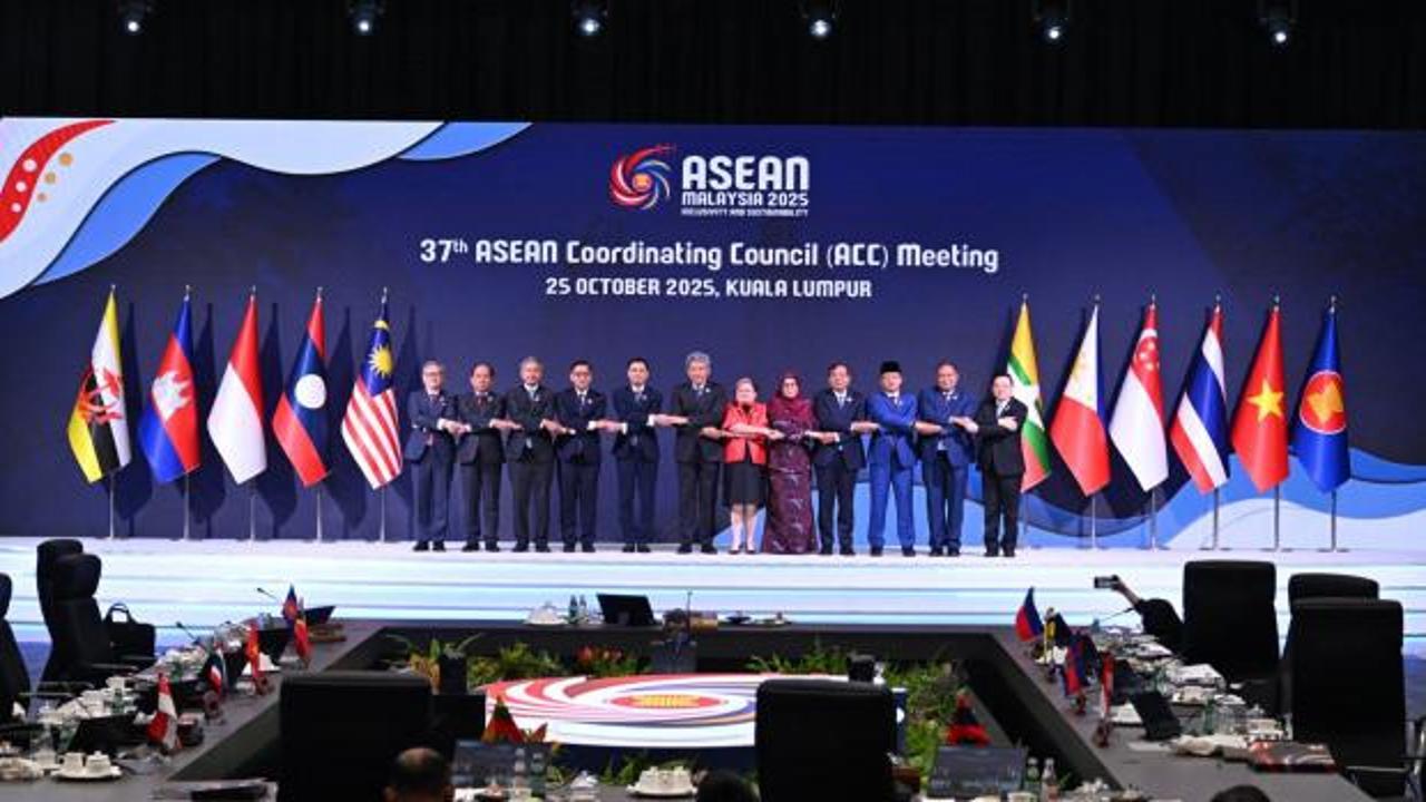 T&uuml;m g&ouml;zler ASEAN zirvesinde! 30'dan fazla lider katıldı!