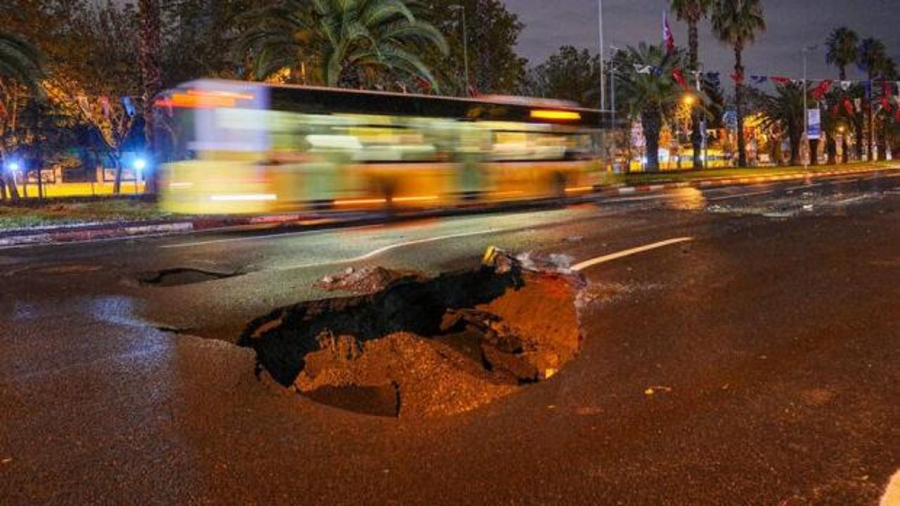 İBB'nin yaptığı yol 3 gün sonra çöktü, Fatih Belediyesi olaya anında müdahale etti