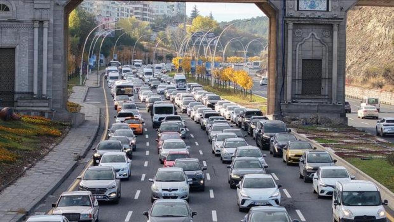 Ankara'da artan trafik sorununa araç sürücüleri tepkili