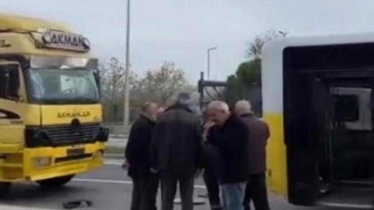 Büyükçekmece'de feci kaza! Kamyon İETT otobüsüne çarptı: 9 yaralı