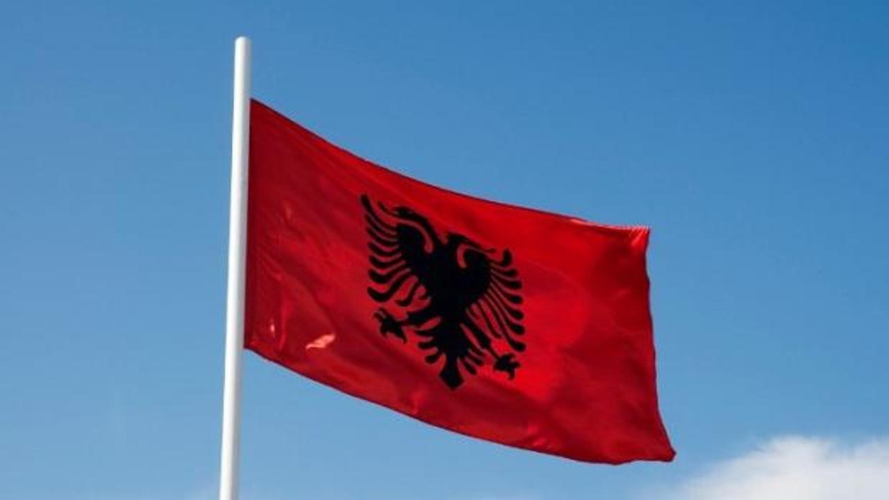 Eski Arnavutluk Başbakanı Fatos Nano son yolculuğuna uğurlandı